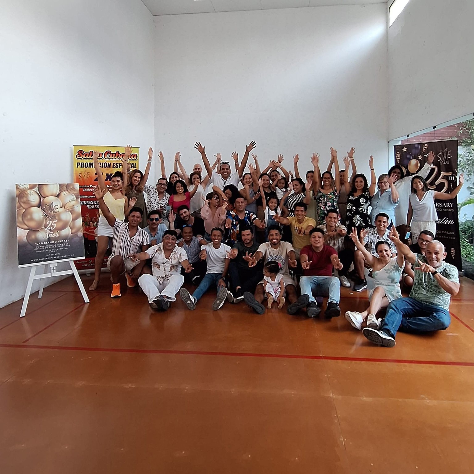 Alumnos y amigos reunidos por el 25.º aniversario de Salseros por Excelencia